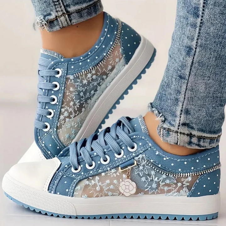 Lirio | Scarpe in pizzo floreale con dettagli in denim