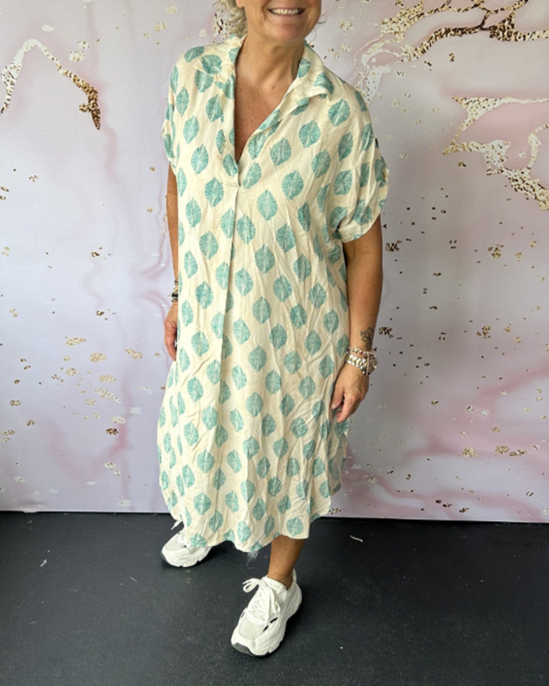 Liora | Vestito ampio con collo a revers e maniche corte