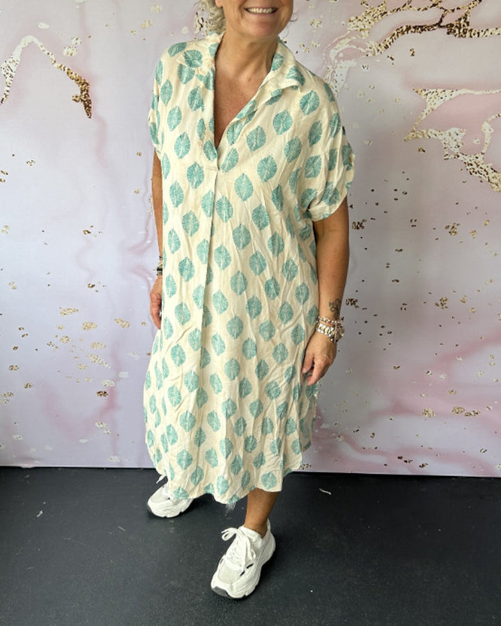 Liora | Vestito ampio con collo a revers e maniche corte