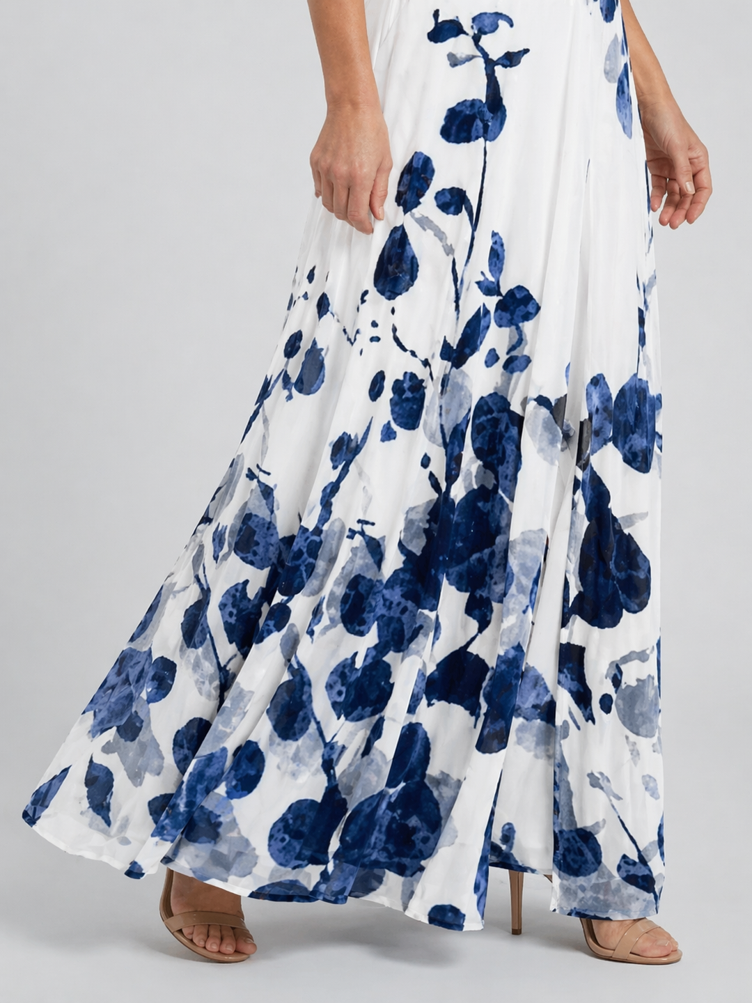 Beatrice | Abito lungo fluido floreale con scollo a halter