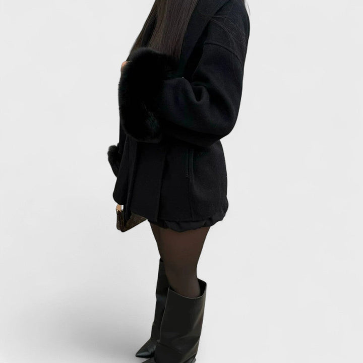 Isaline | Cappotto elegante con cintura e finiture in pelliccia sintetica